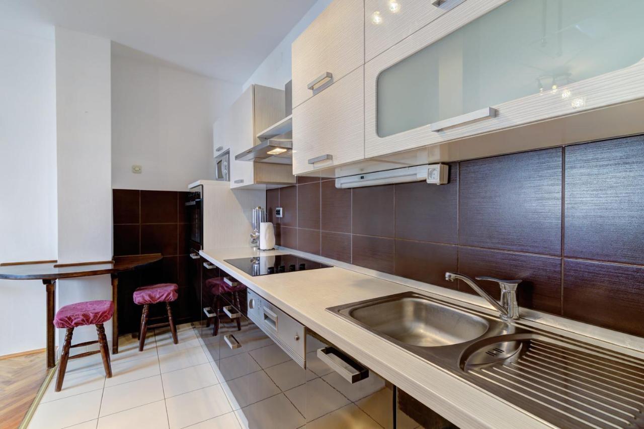 Apartments Zora Сень Экстерьер фото