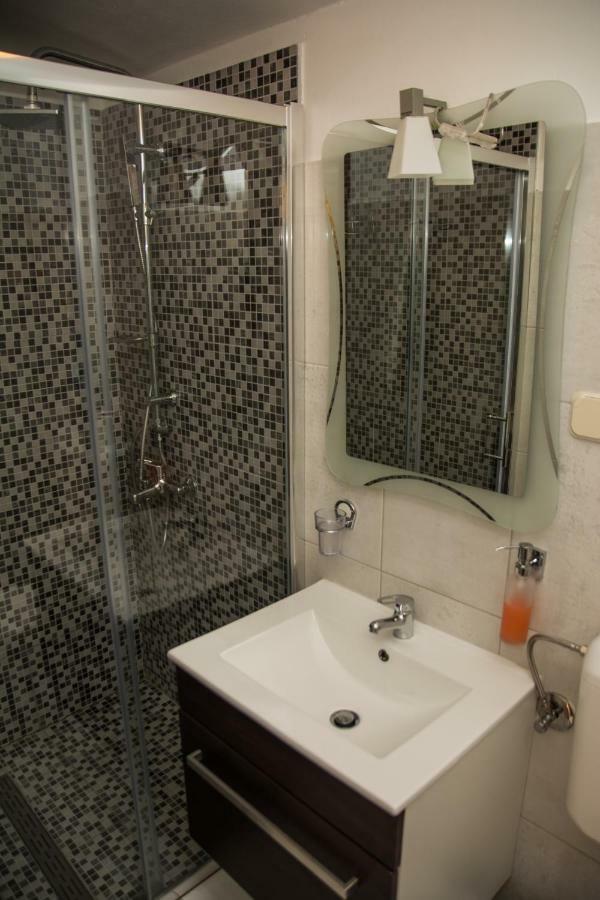 Apartments Zora Сень Экстерьер фото
